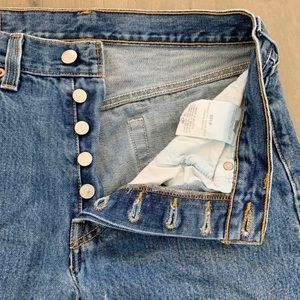 Vintage Levi’s 501 straight jeans button fly medium wash high rise